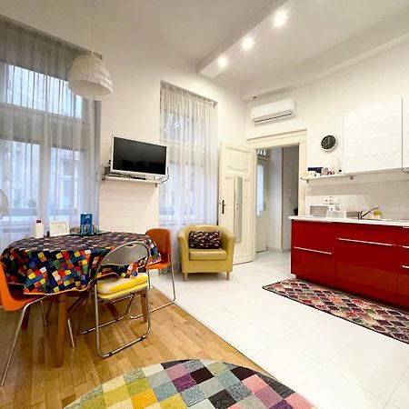 Rainbow Pearl Apartment At St Stephen' S Basilica Budapest Exterior photo