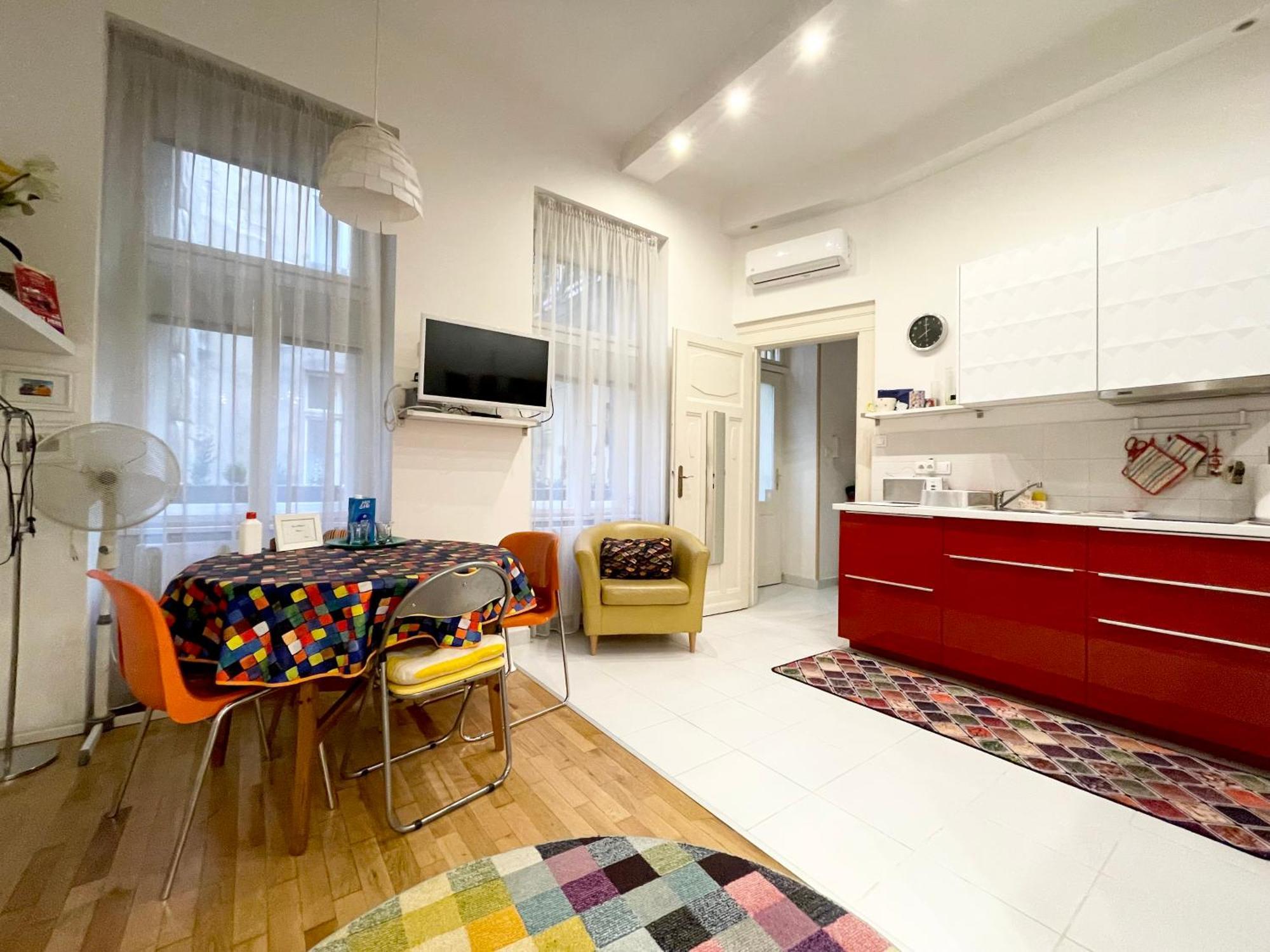 Rainbow Pearl Apartment At St Stephen' S Basilica Budapest Exterior photo
