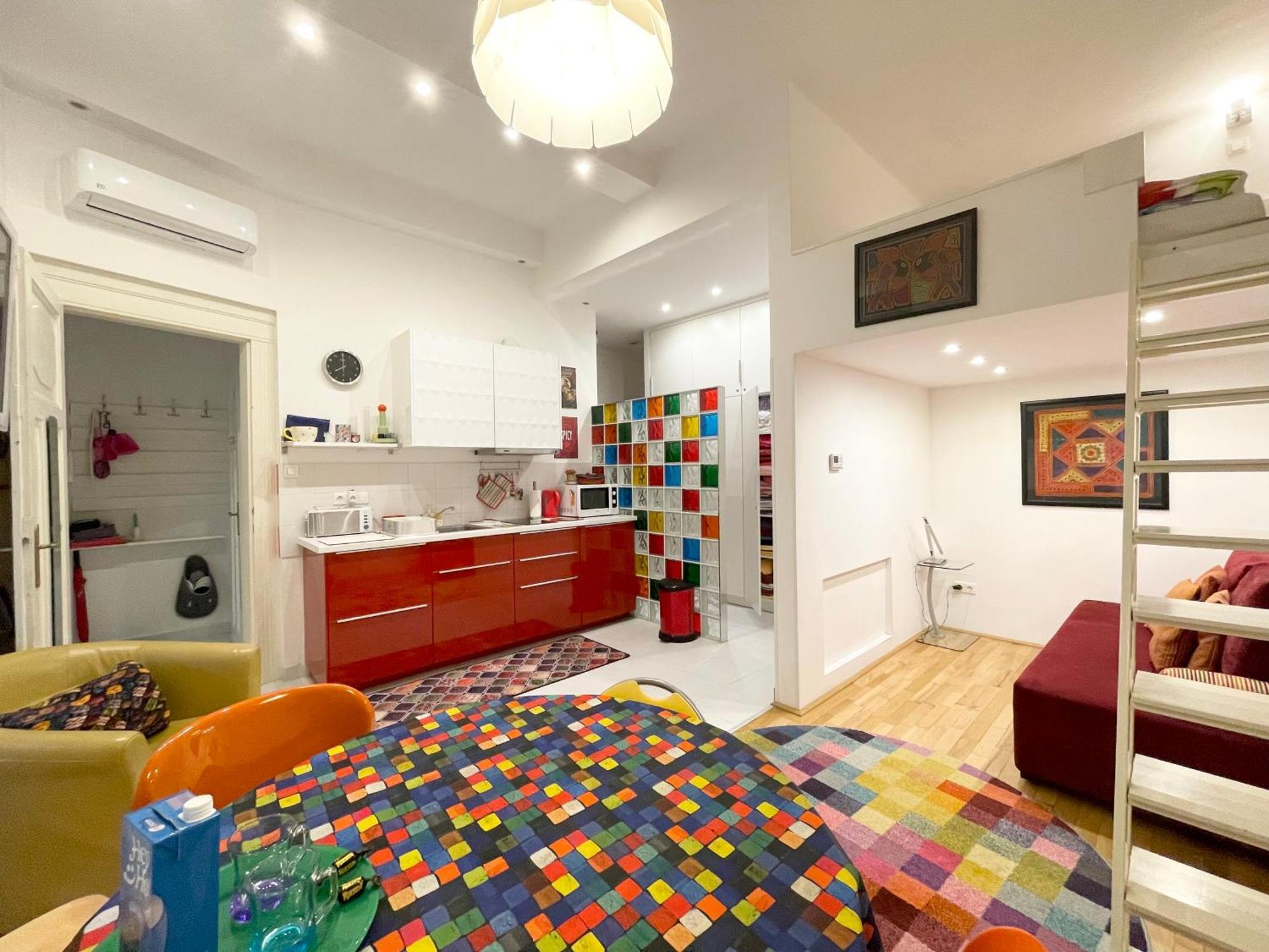 Rainbow Pearl Apartment At St Stephen' S Basilica Budapest Exterior photo