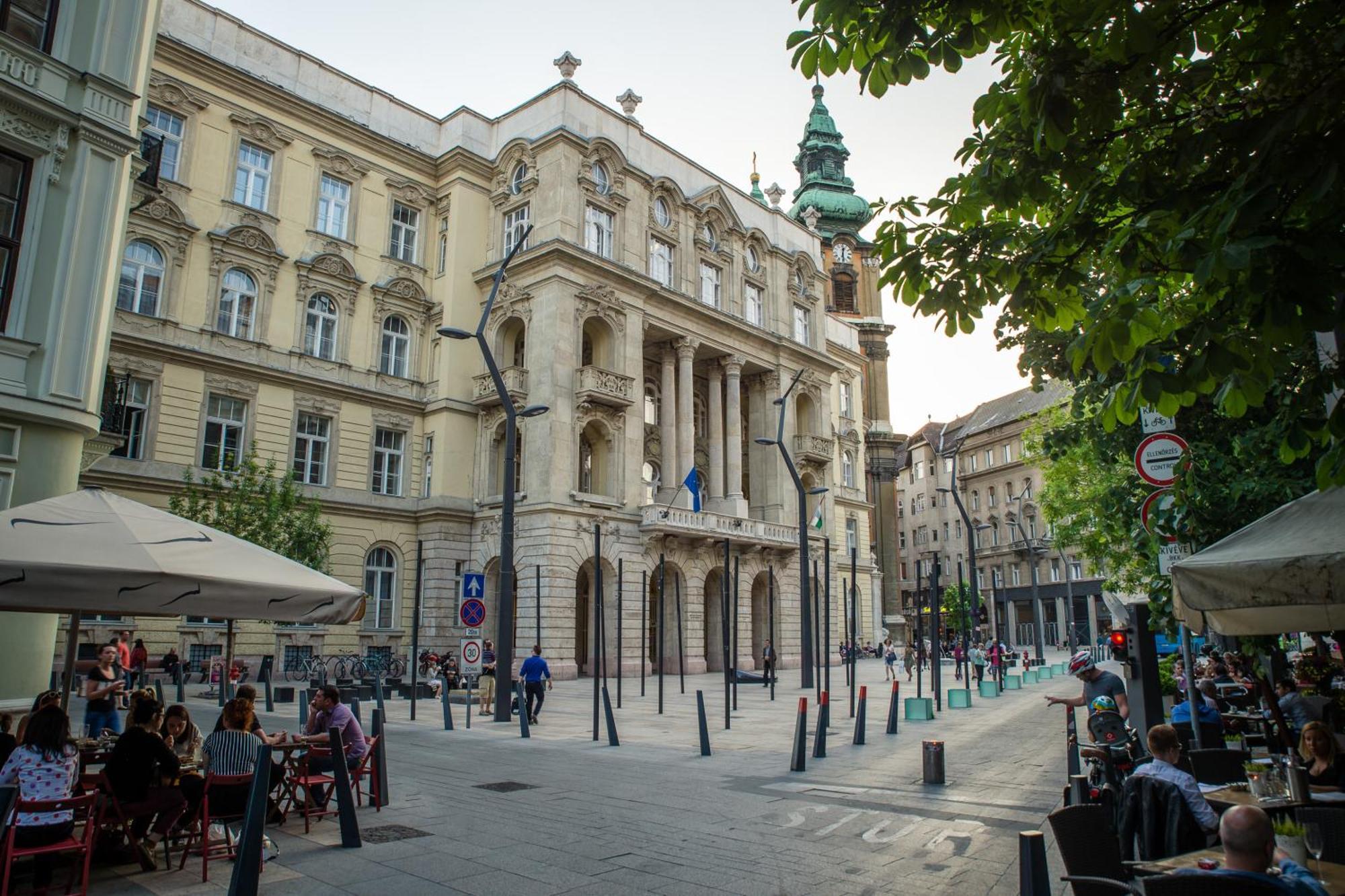 Rainbow Pearl Apartment At St Stephen' S Basilica Budapest Exterior photo